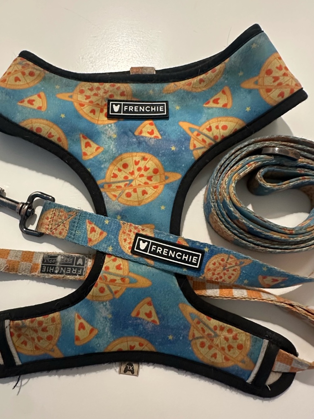 Frenchie Bulldog Reversible Dog Harness & Dual Print Leash - Pizza Print
